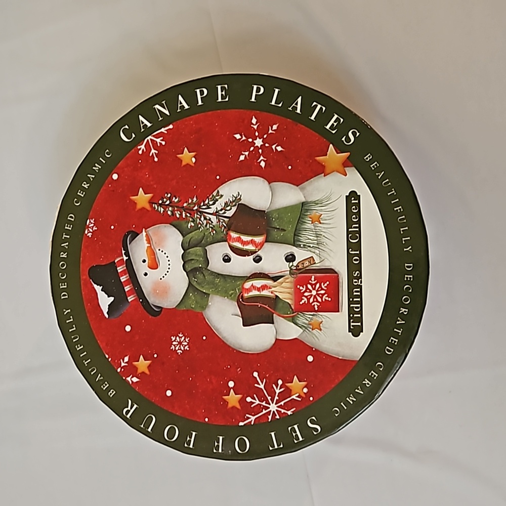 Set of 4 NIB beautifully decorated canapé snowman plates